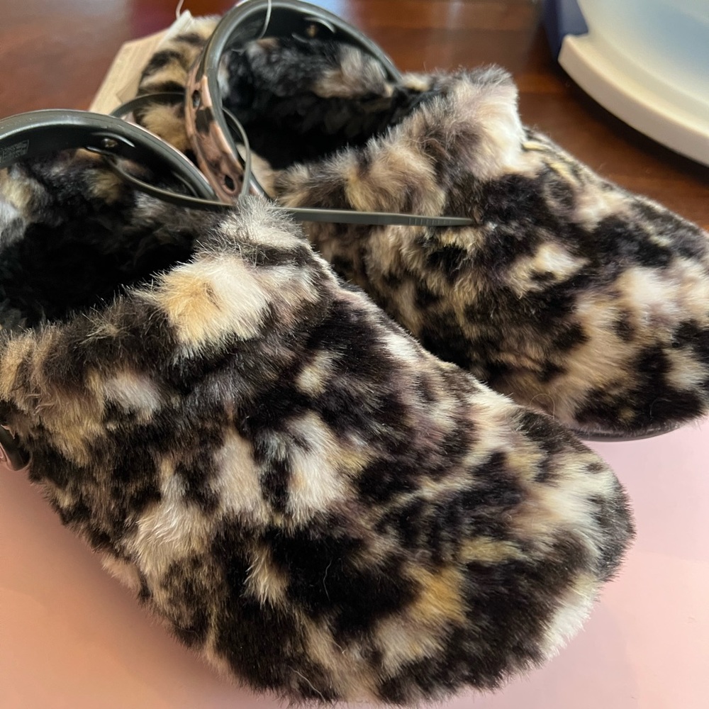 Crocs Fur Sure size 7 womens